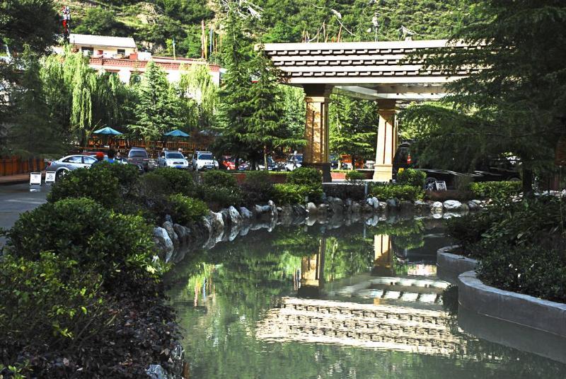 Howard Johnson Tian Yuan Jiuzhaigou Exterior photo